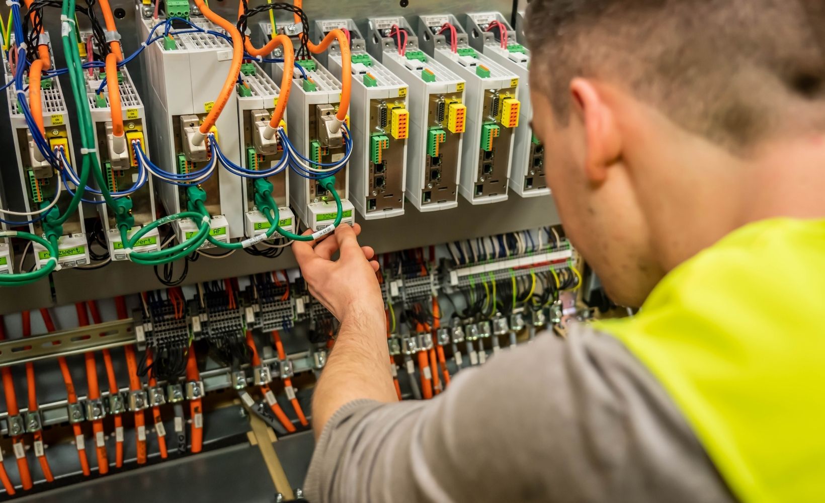Elektroanlagenmonteurin_Beitragsbilder_low_1
