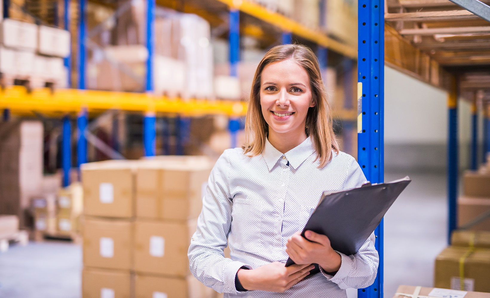 Kaufmann-frau_Spedition-und-Logistikdienstleistung_Beitragsbilder_low_1