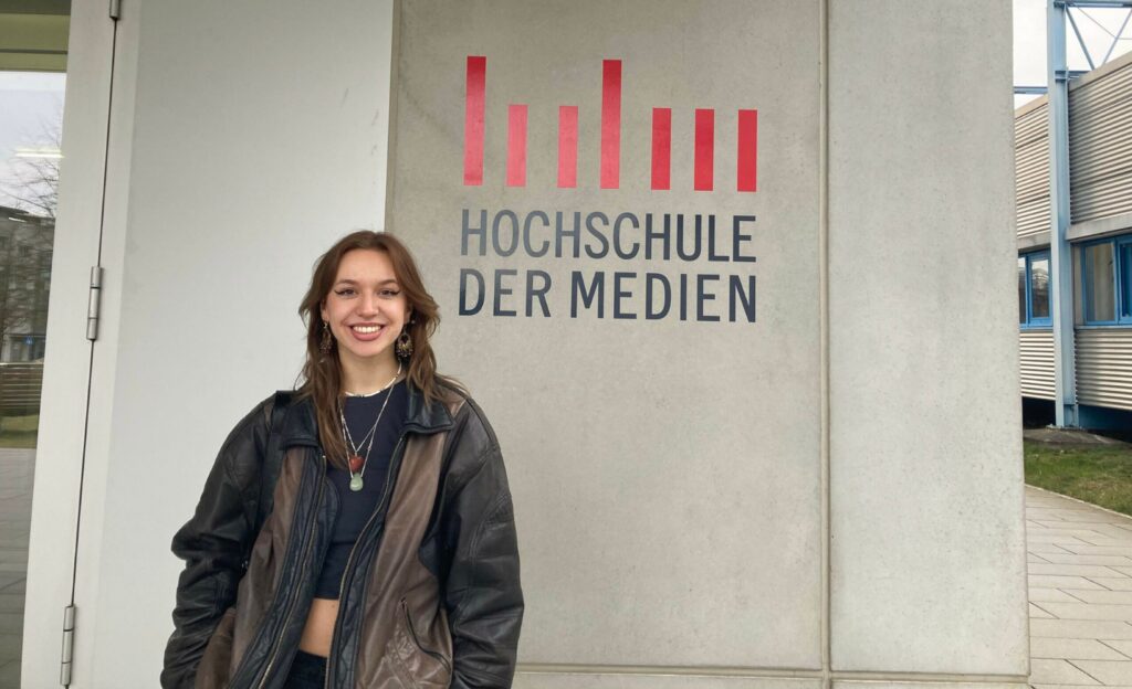 Amelie Eberl studiert an der HdM in Stuttgart Journalismus und PR.
