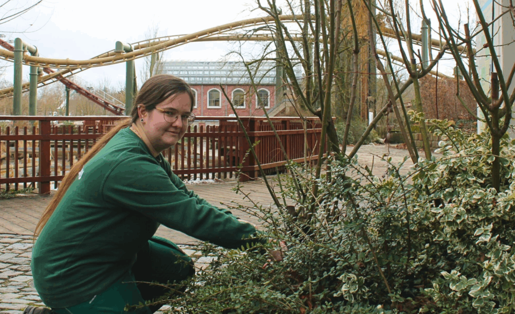 Natalie Quenter macht im Erlebnispark Tripsdrill eine Ausbildung zur Garten- und Landschaftsbauerin