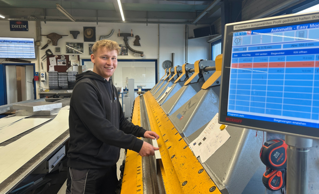 Auch an der großen Maschine muss ein Klempner arbeiten können. Moderne Technik hilft dabei, das Verletzungsrisiko zu minimieren.