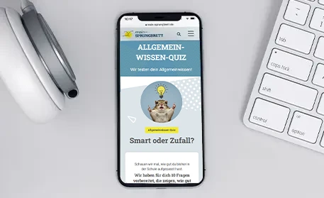 Smartphone mit geöffnetem Quiz